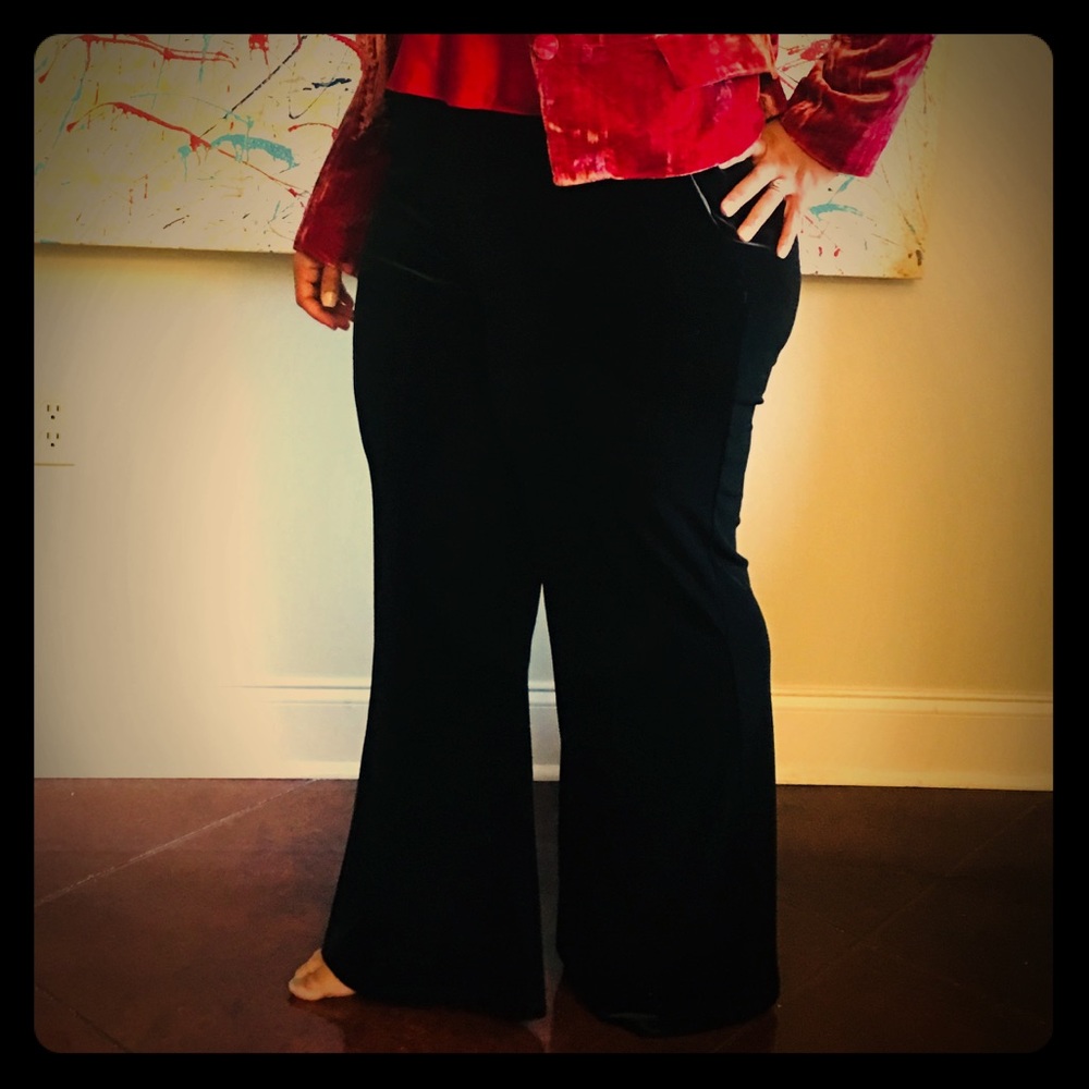 Black Velvet Bell Bottom Pants 👖